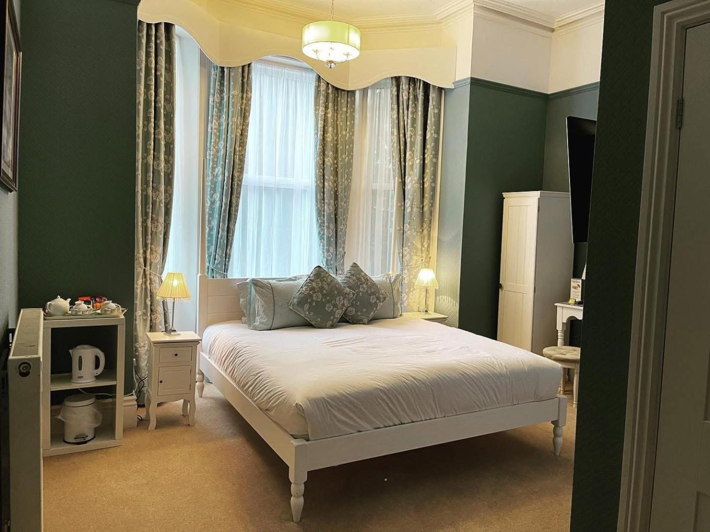 Balincourt Otel Bournemouth Dış mekan fotoğraf A bedroom at the hotel