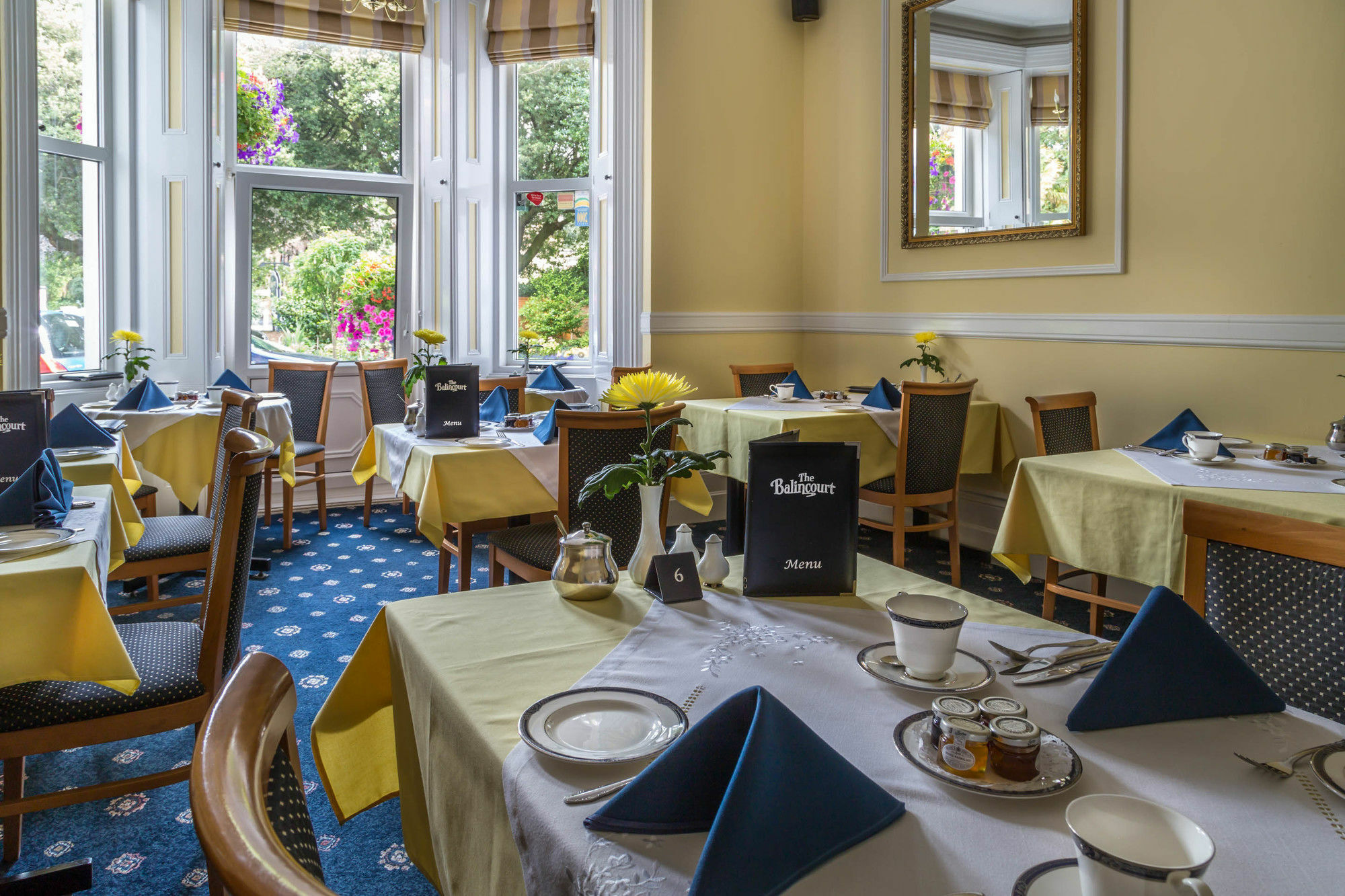 Balincourt Otel Bournemouth Dış mekan fotoğraf The dining room at the hotel