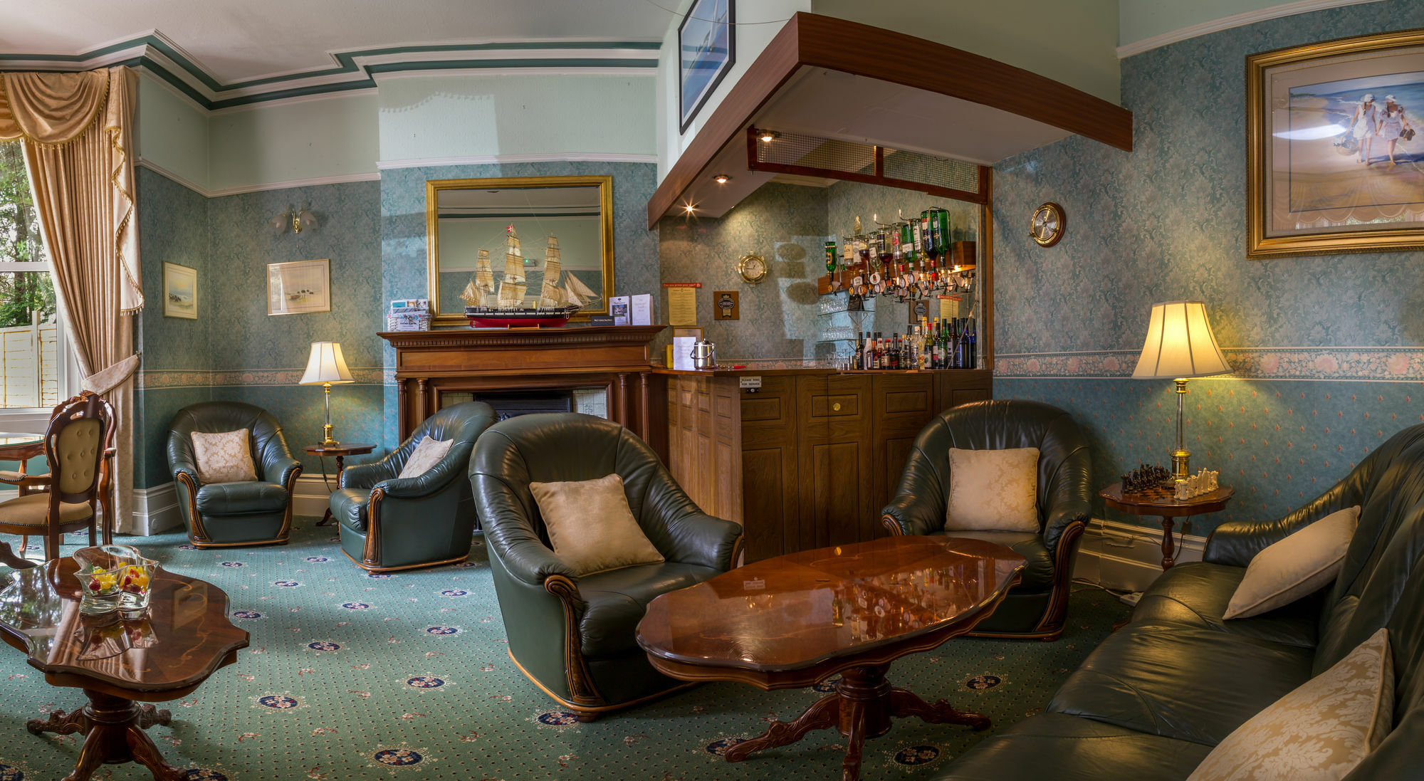 Balincourt Otel Bournemouth Dış mekan fotoğraf The bar at the hotel